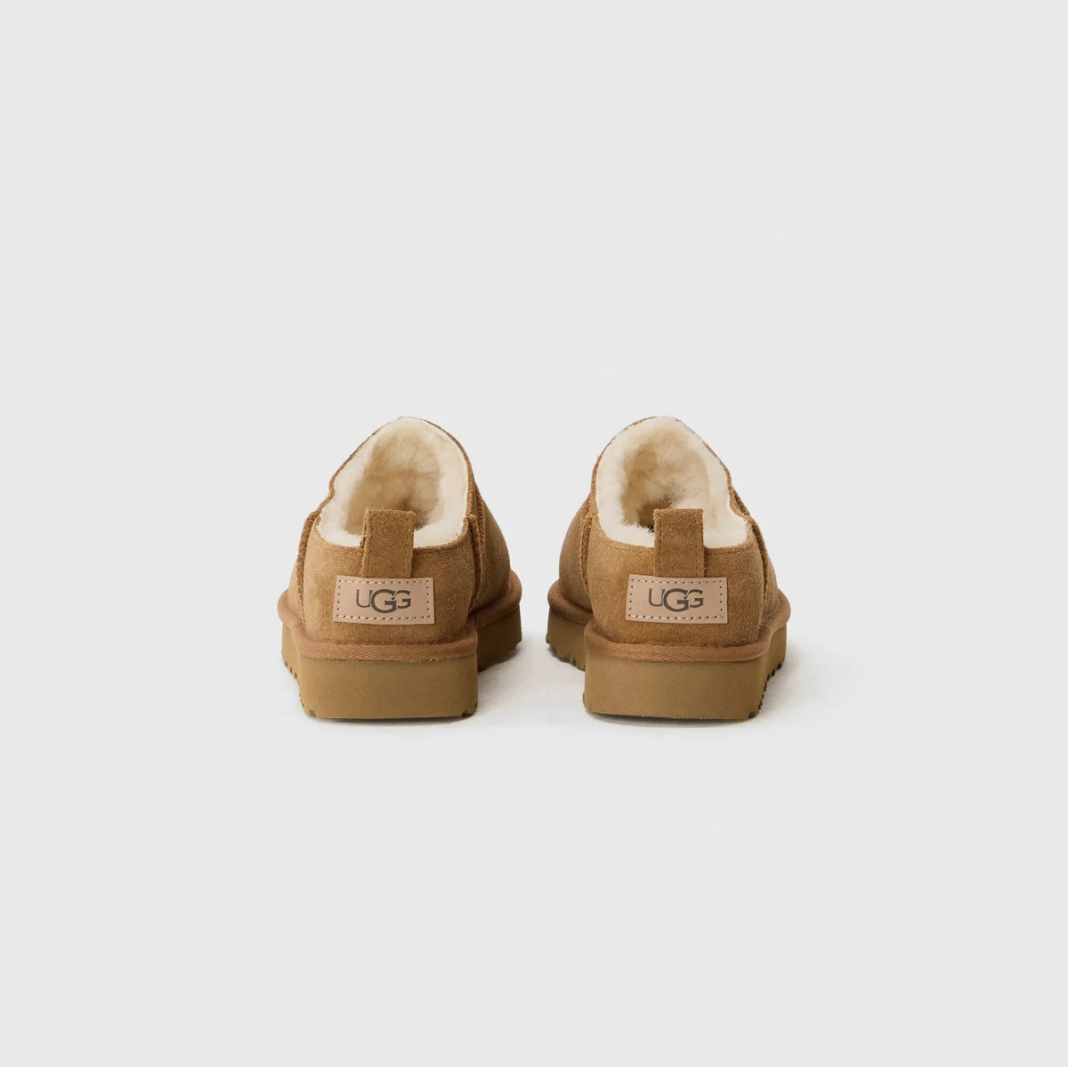 UGG Classic Micro Chestnut stivaletti donna in pelle scamosciata e montone marrone chestnut, dettaglio suola