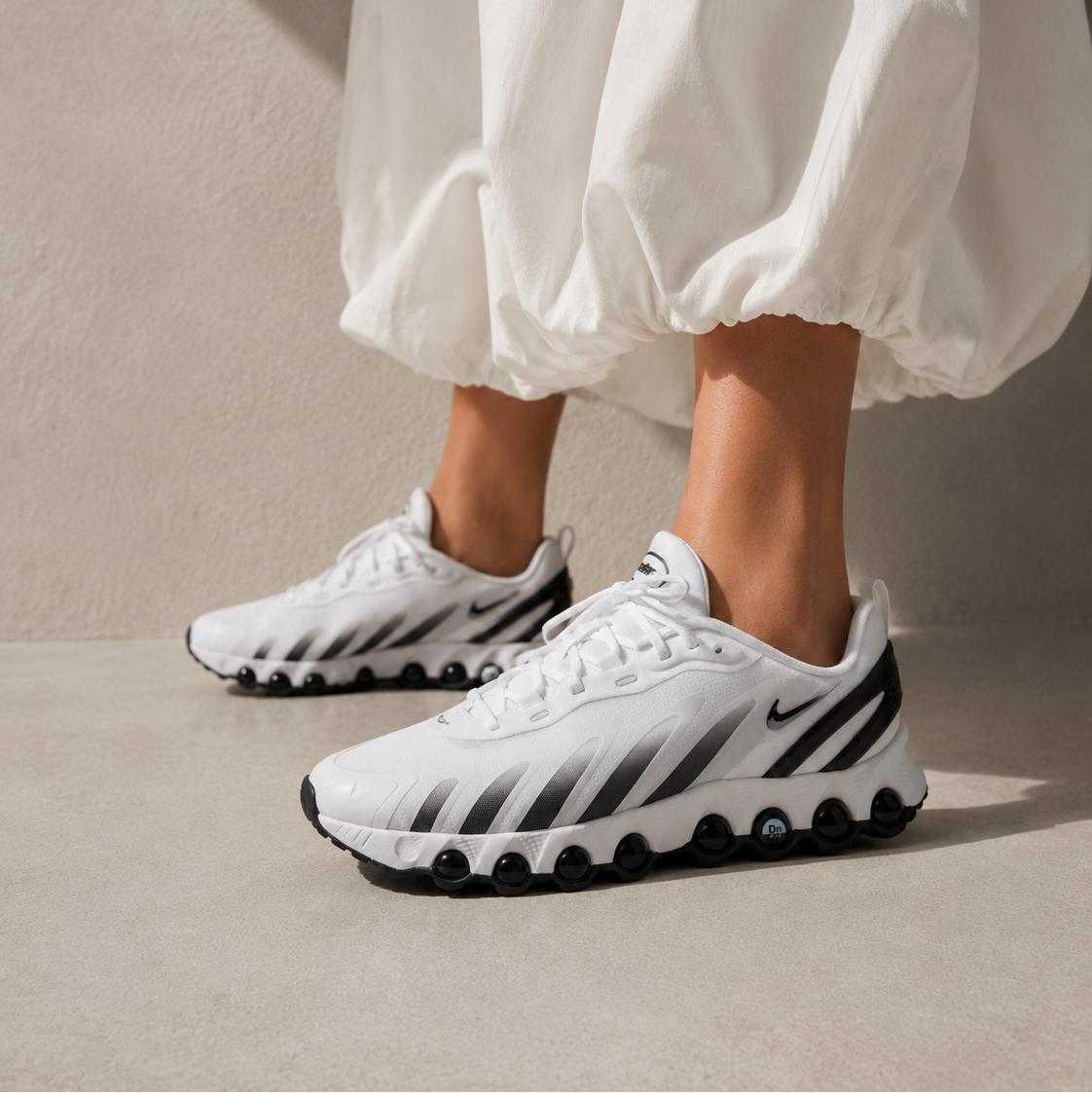 Nike Air Max DN8 Bianco Nero Uomo Donna Sneakers - 5