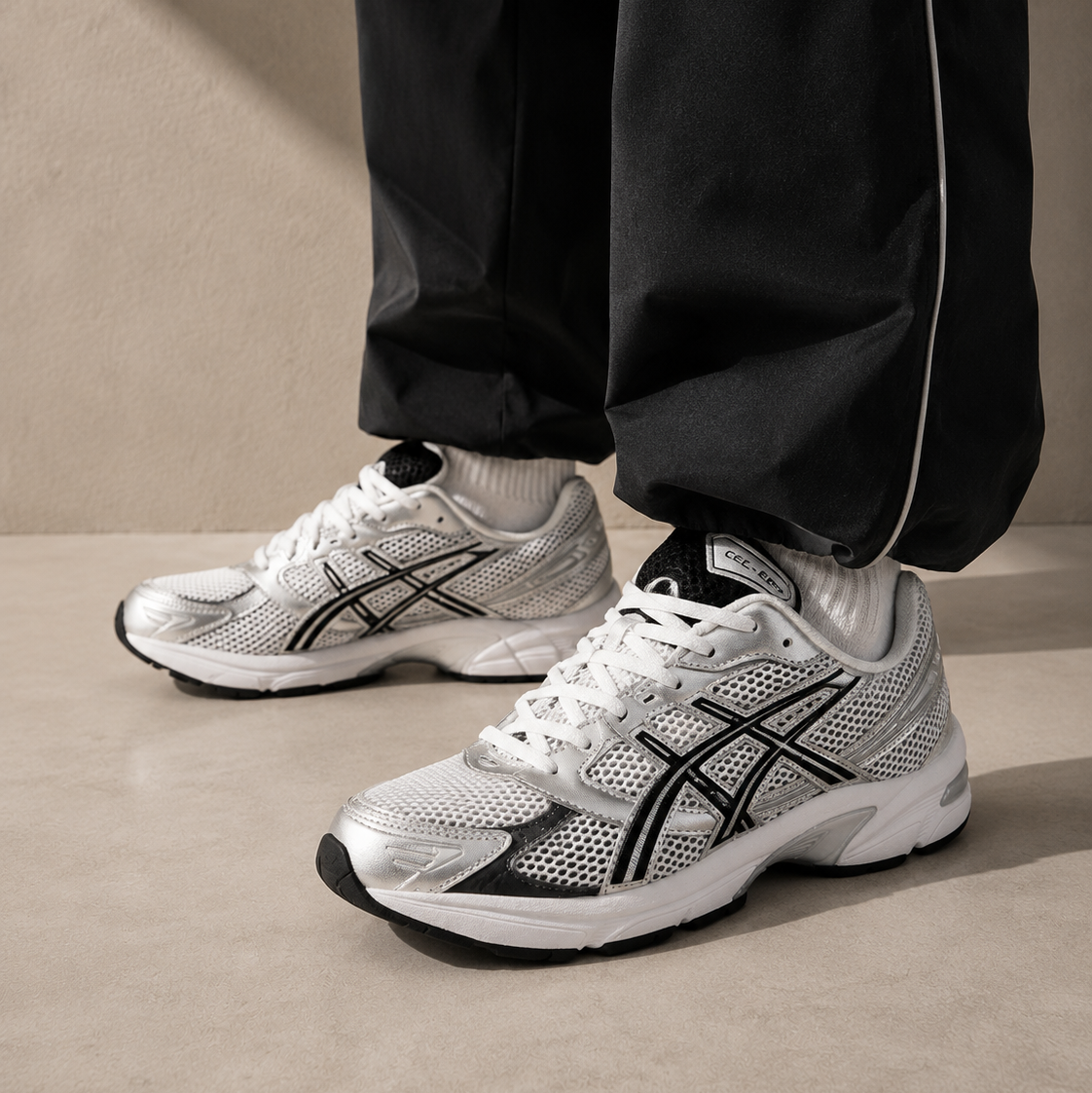 Asics GEL-1130 White Black Silver sneakers uomo e donna in bianco nero - dettaglio tomaia