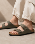 Birkenstock Arizona Military Green sandali unisex in verde militare - vista posteriore