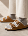 Birkenstock Arizona Shearling Light Brown sandali unisex in marrone chiaro - vista posteriore
