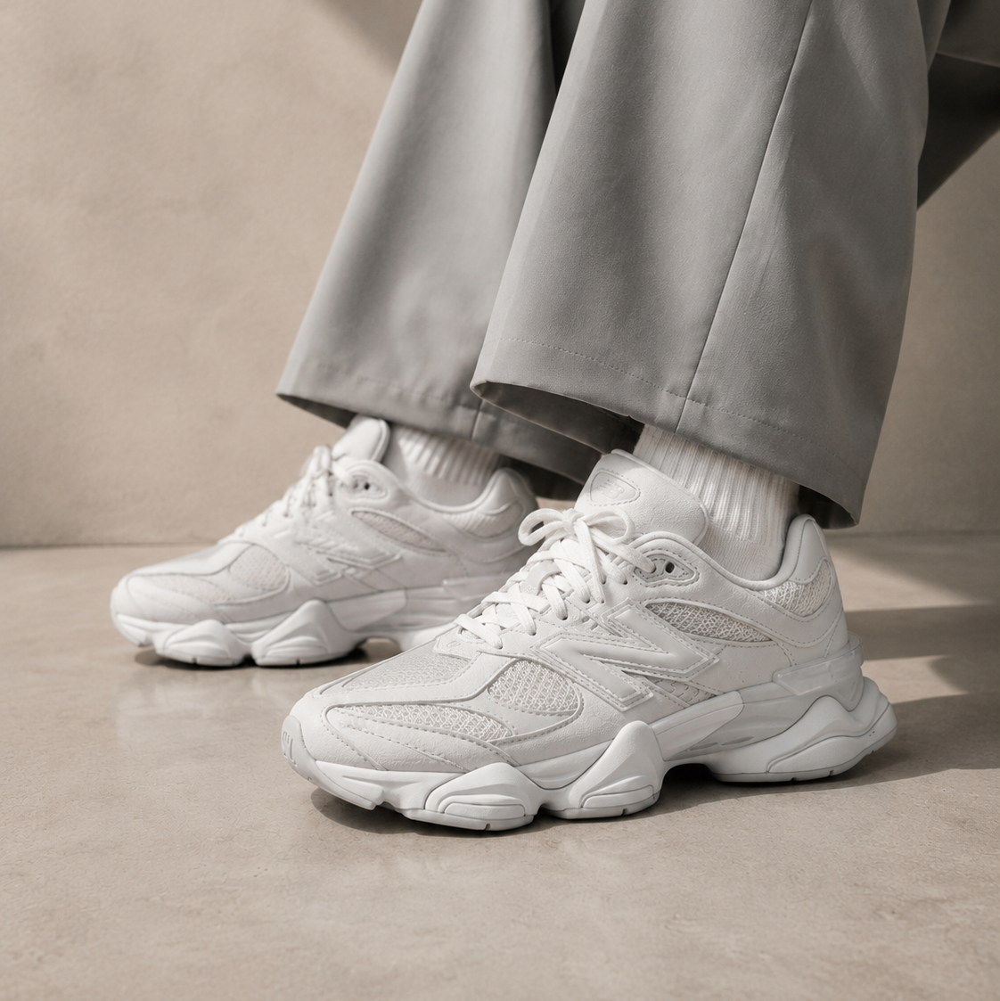 new balance 9060 white monochrome sneakers vista dall'alto