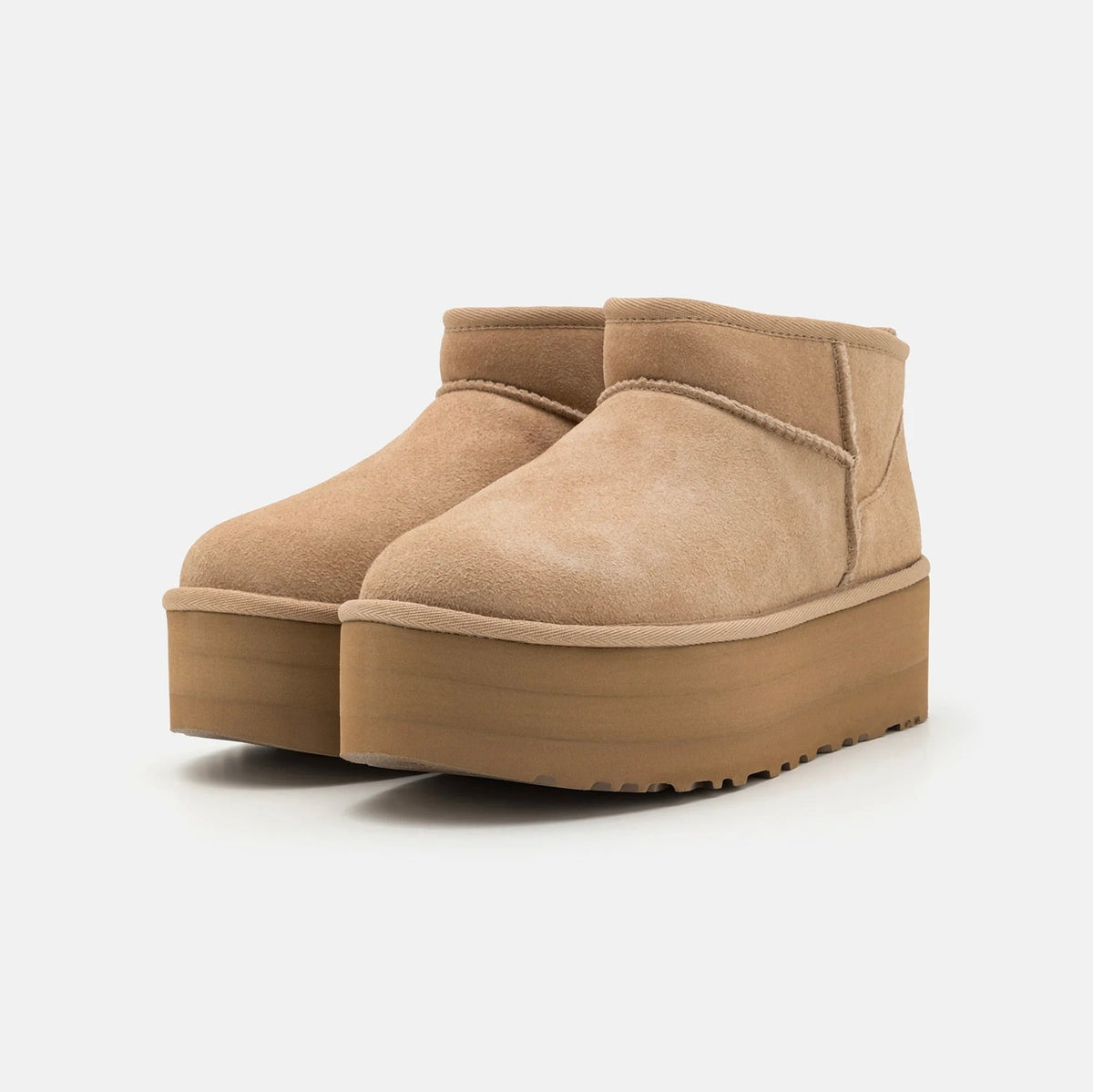 UGG Classic Ultra Mini Platform Sand stivaletti con zeppa donna in pelle scamosciata e montone beige sand, vista frontale