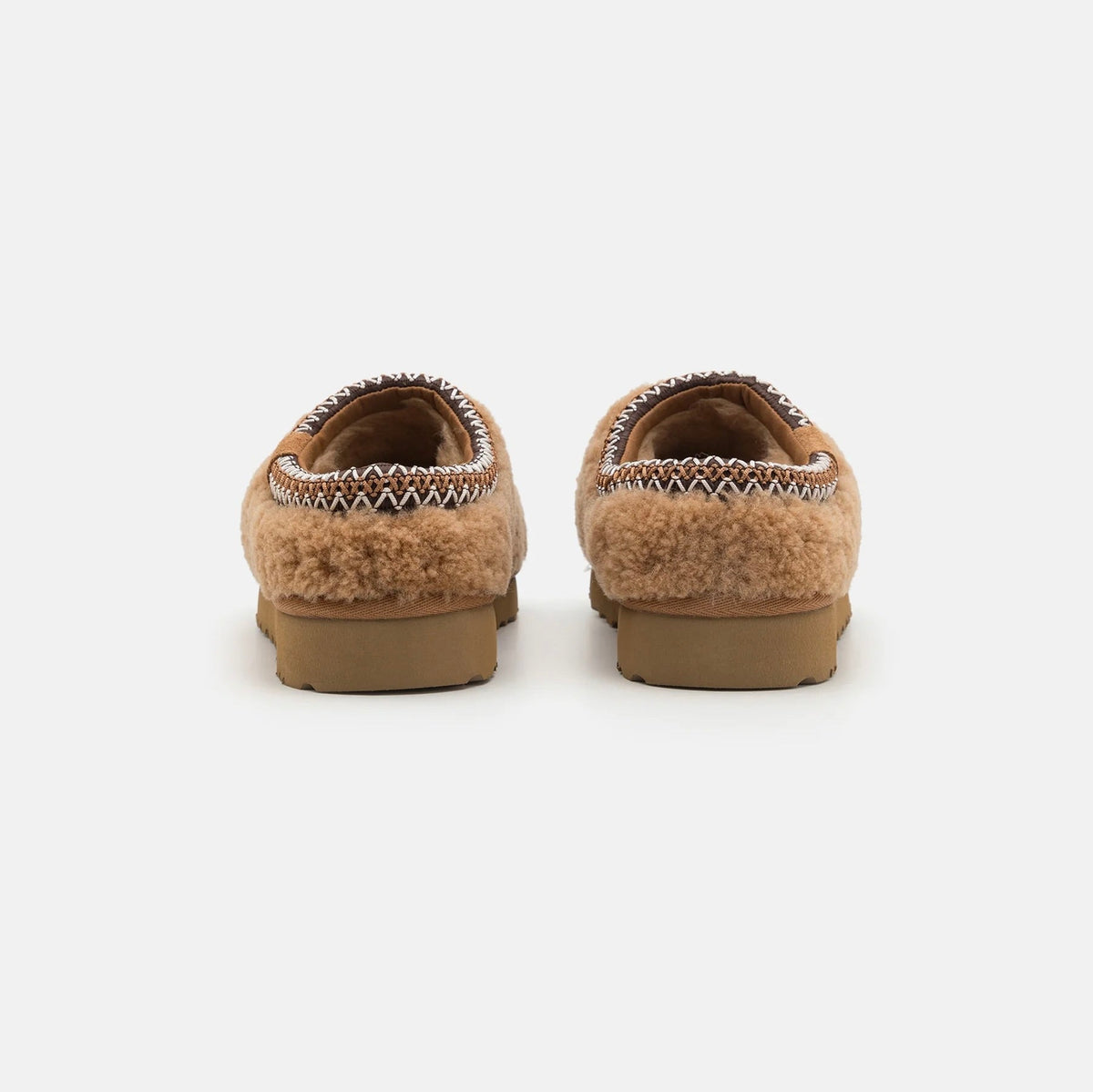 UGG Tasman Maxi Curly Chestnut ciabatte chiuse donna in pelle scamosciata e montone marrone chestnut, dettaglio suola