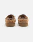 UGG Tasman Maxi Curly Chestnut ciabatte chiuse donna in pelle scamosciata e montone marrone chestnut, dettaglio suola