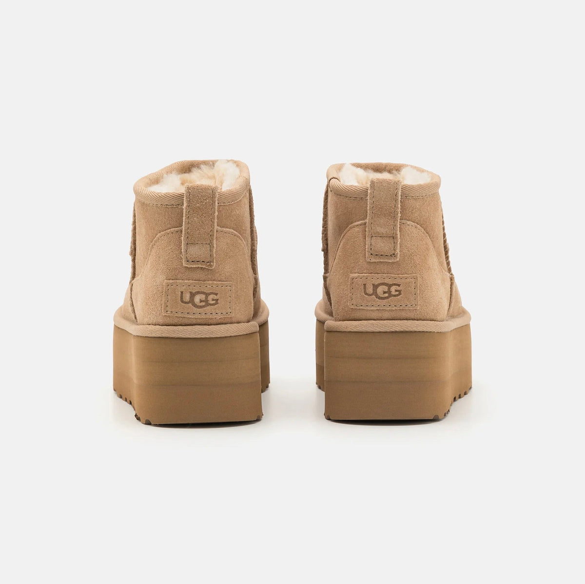 UGG Classic Ultra Mini Platform Sand stivaletti con zeppa donna in pelle scamosciata e montone beige sand, dettaglio suola