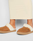 UGG Disquette Chestnut sabot donna in pelle scamosciata e montone marrone chestnut, indossate