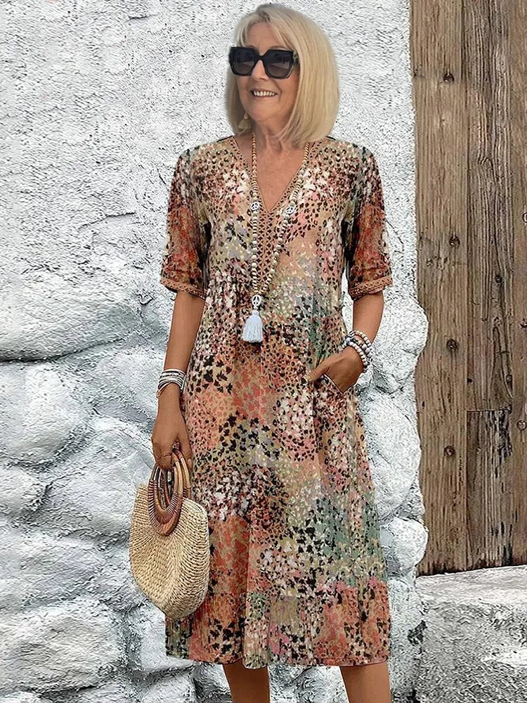 Emily | Vestito midi floreale con scollo a V e tasche per donna taglia plus