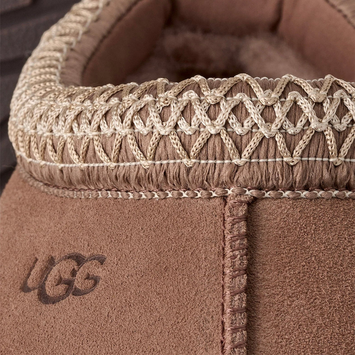 UGG Tazz II Rocky Oak ciabatte platform donna in pelle scamosciata e montone marrone quercia, vista posteriore