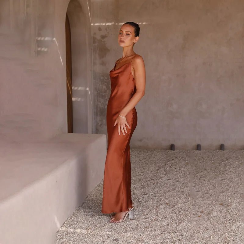 Grace | Abito lungo da donna in raso senza schiena con spacco alto