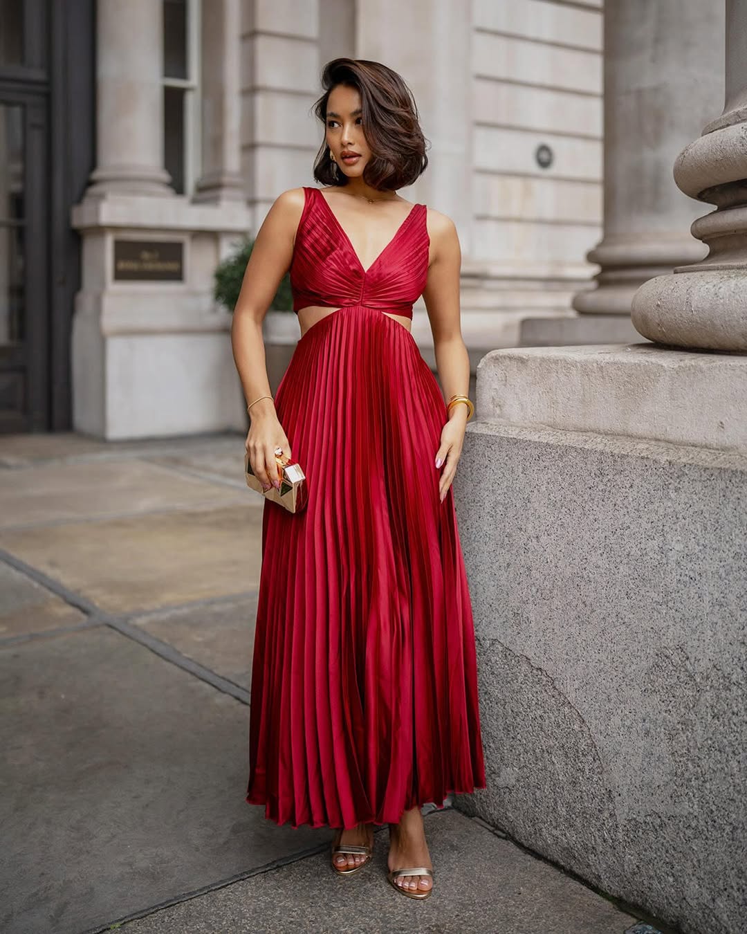 Lauren | Abito midi plissettato con cut-out in vita da donna per matrimoni