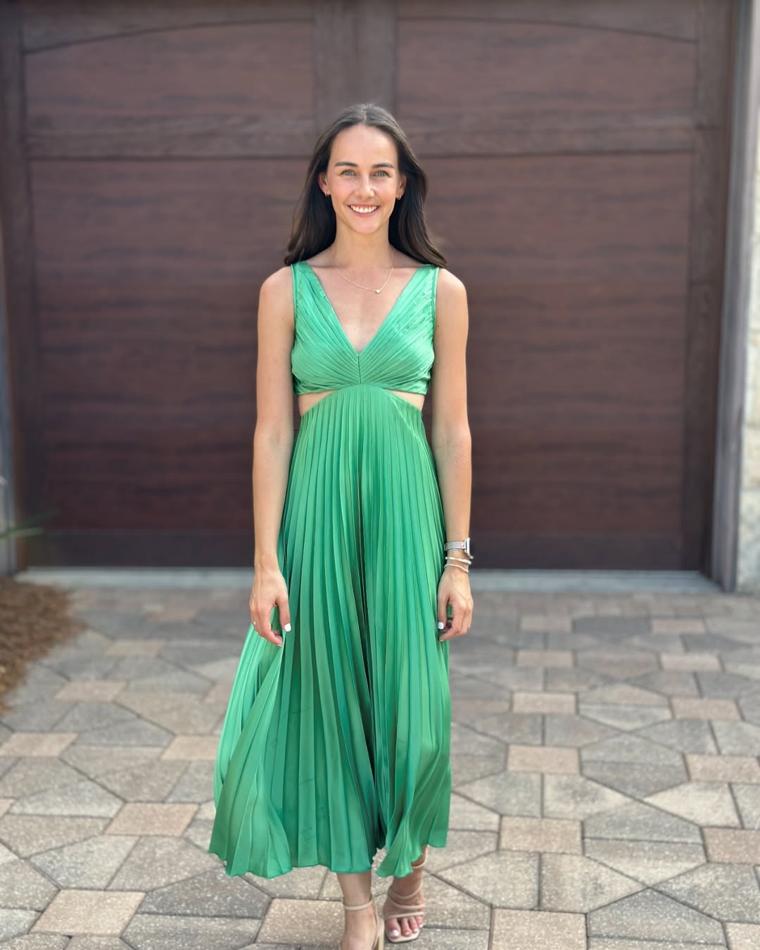 Lauren | Abito midi plissettato con cut-out in vita da donna per matrimoni