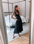 Lauren | Abito midi plissettato con cut-out in vita da donna per matrimoni