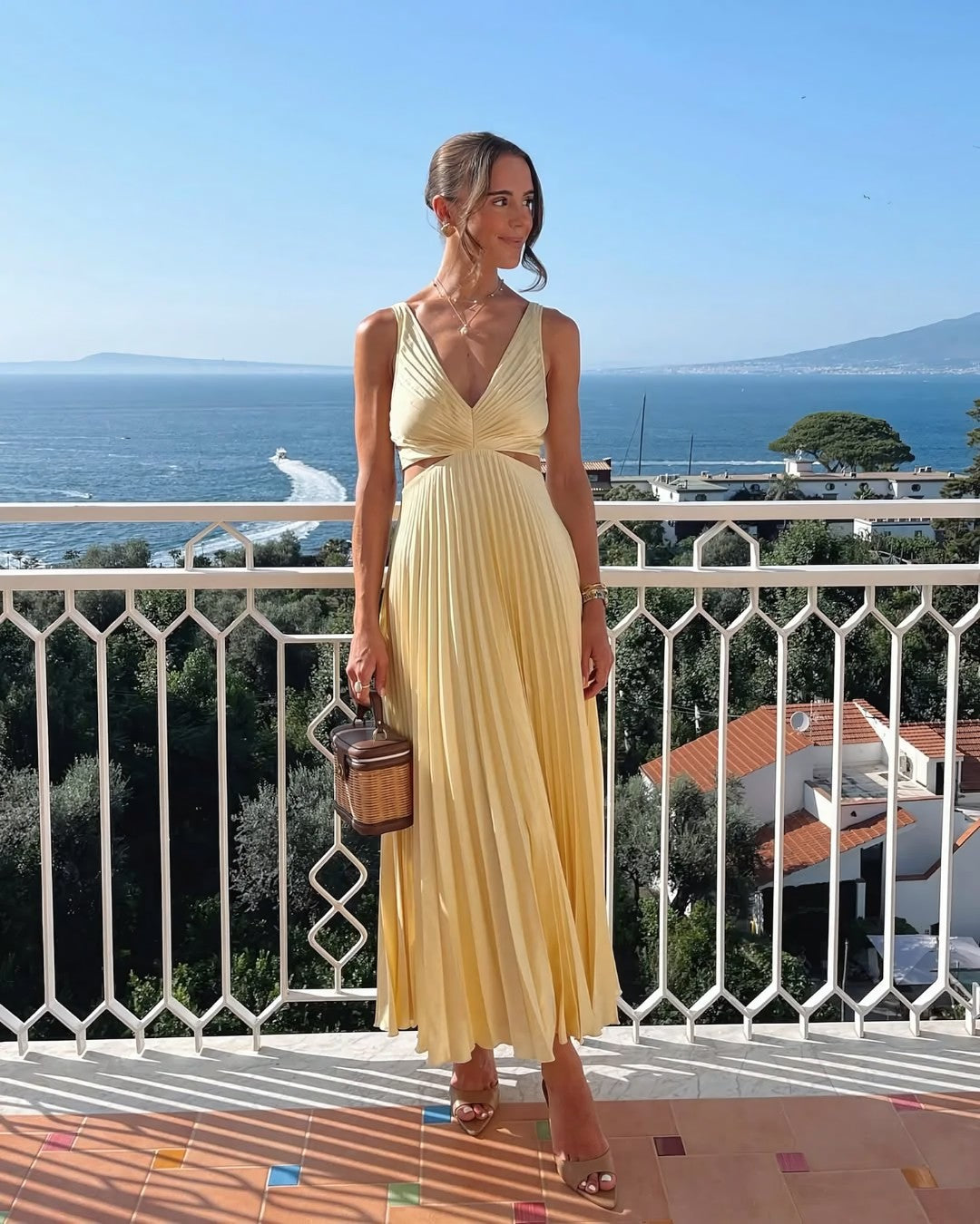 Lauren | Abito midi plissettato con cut-out in vita da donna per matrimoni