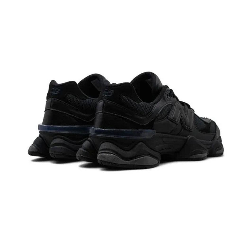 New Balance 9060 Triple Black Nero Uomo Donna - 3