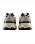 New Balance 9060 Year of the Snake Bianco Panna Nero Uomo Donna - 4