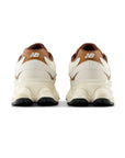 new balance 9060 breakfast tea angora sneakers vista posteriore