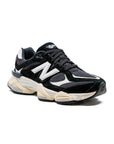 New Balance 9060 Scarpe Uomo Nero e Bianco in Pelle Scamosciata Retro