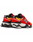 New Balance 9060 Scarpe Uomo Rosse Gialle e Nere Design Futuristico
