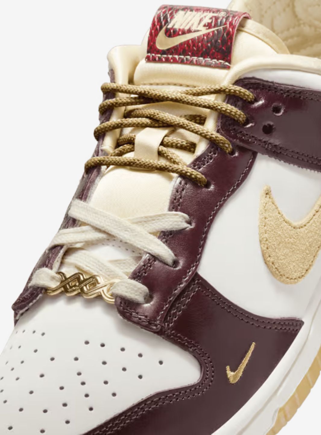 Nike Dunk Low LX Year of the Snake sneakers basse uomo e donna in pelle multicolore, dettaglio suola