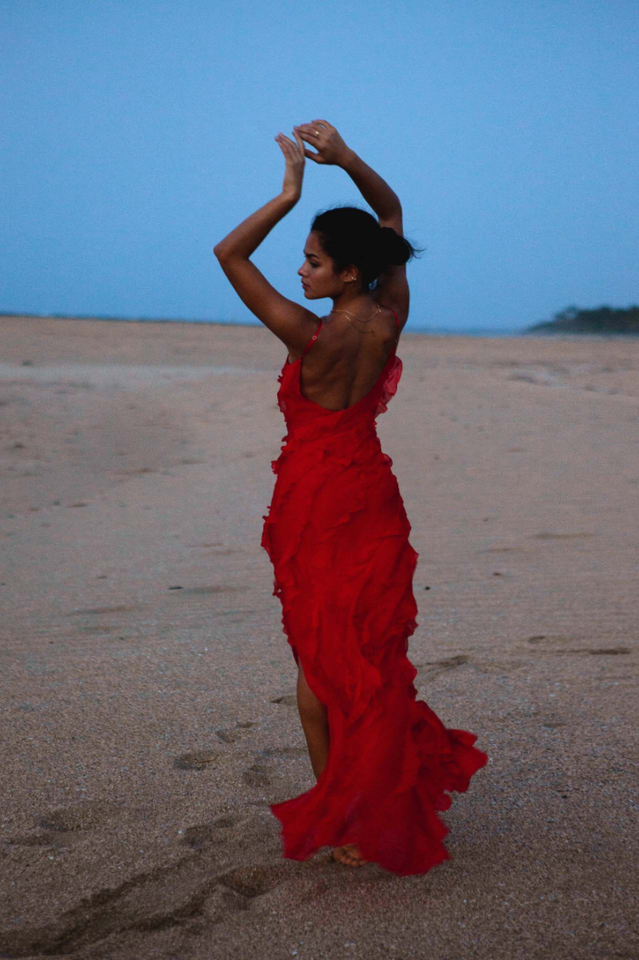 Abito lungo Ashtine - Abito estivo leggero con volant con gonna da pavimento e look da spiaggia