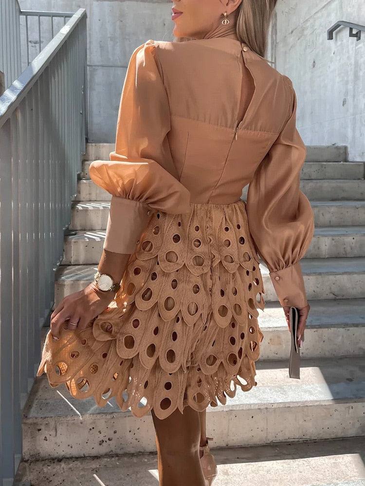Abito mini donna ricamato – maniche trasparenti, taglio svasato a trapezio