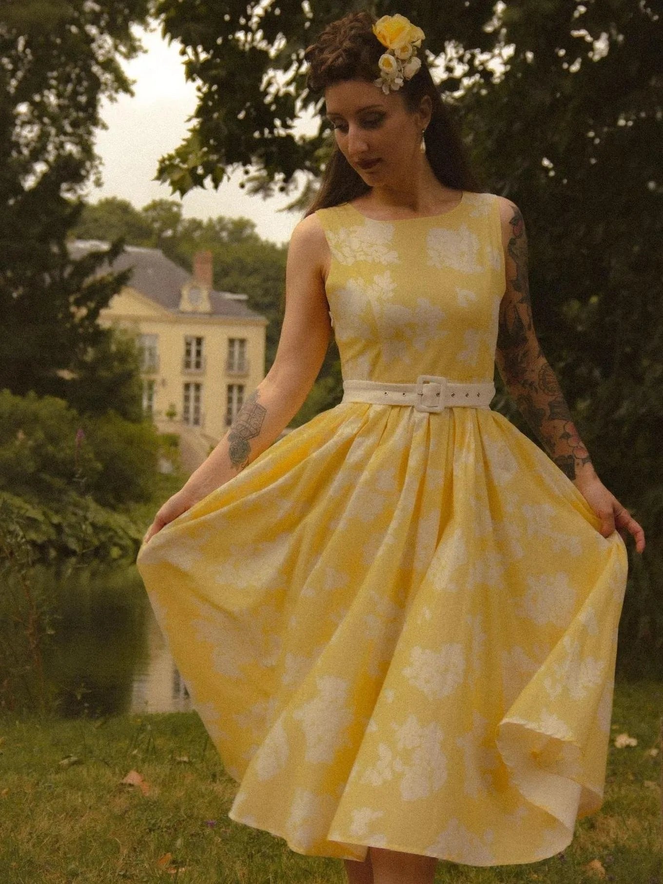 Scarlett | Abito midi a linea ad A senza maniche con stampa floreale da donna
