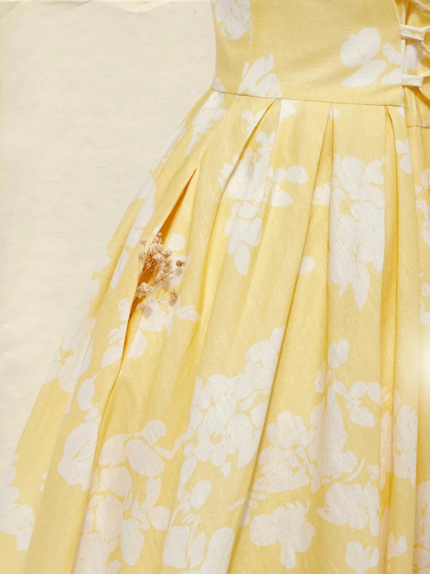 Scarlett | Abito midi a linea ad A senza maniche con stampa floreale da donna