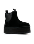 UGG Neumel Platform Chelsea Black stivaletti con zeppa uomo e donna in pelle scamosciata e montone nero, vista frontale