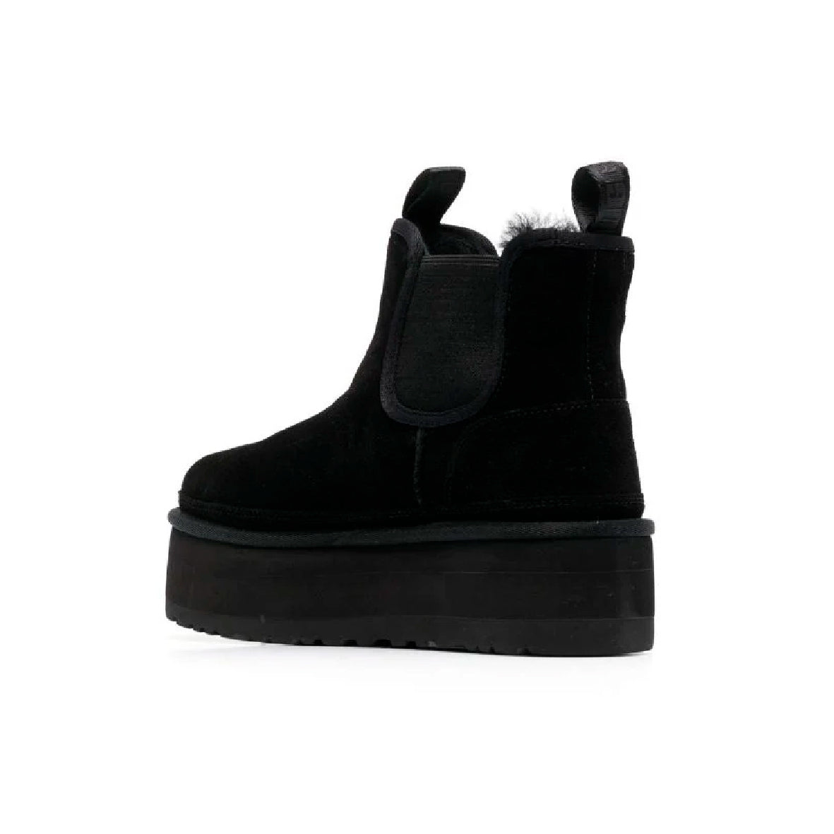 UGG Neumel Platform Chelsea Black stivaletti con zeppa uomo e donna in pelle scamosciata e montone nero, dettaglio suola