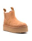 UGG Neumel Platform Chelsea Camel stivaletti con zeppa donna in pelle scamosciata e montone cammello, vista frontale