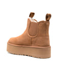 UGG Neumel Platform Chelsea Camel stivaletti con zeppa donna in pelle scamosciata e montone cammello, dettaglio suola