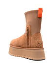 UGG Classic Dipper Boot Camel stivaletti uomo e donna in pelle scamosciata e montone cammello, dettaglio suola