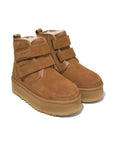 UGG Neumel Platform Camel stivaletti con zeppa uomo e donna in pelle scamosciata e montone cammello, vista frontale
