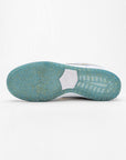 Nike Dunk Low SB Bianca e Azzurra con Dettagli Oro Sean Cliver Uomo