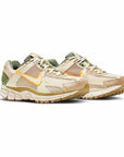 Sneakers Nike Air Zoom Vomero 5 Beige e Verde con Dettagli Arancioni