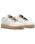 Nike Air Force 1 '07 Pelle Bianca Dettagli Brogue e Suola Beige