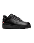 Nike Air Force 1 Low Nera con Dettagli Supreme Rosso