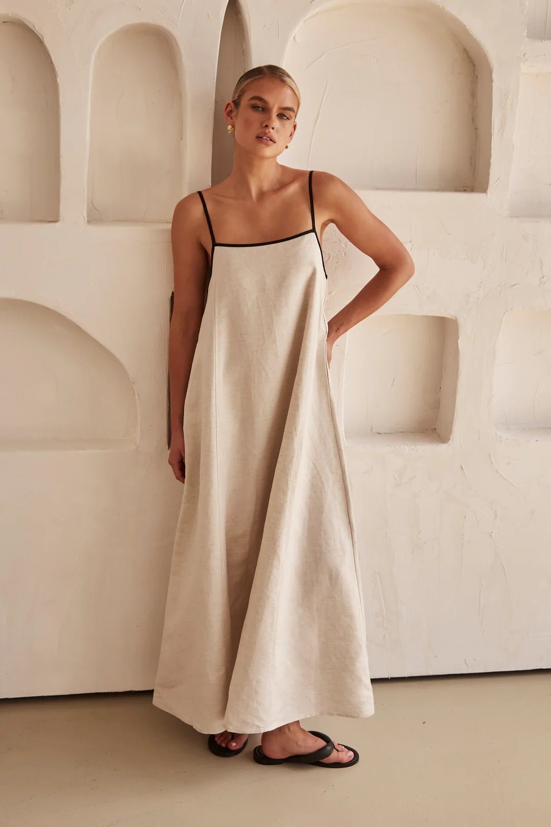 Sophie | Abito lungo da donna con spalline regolabili e rifiniture a contrasto