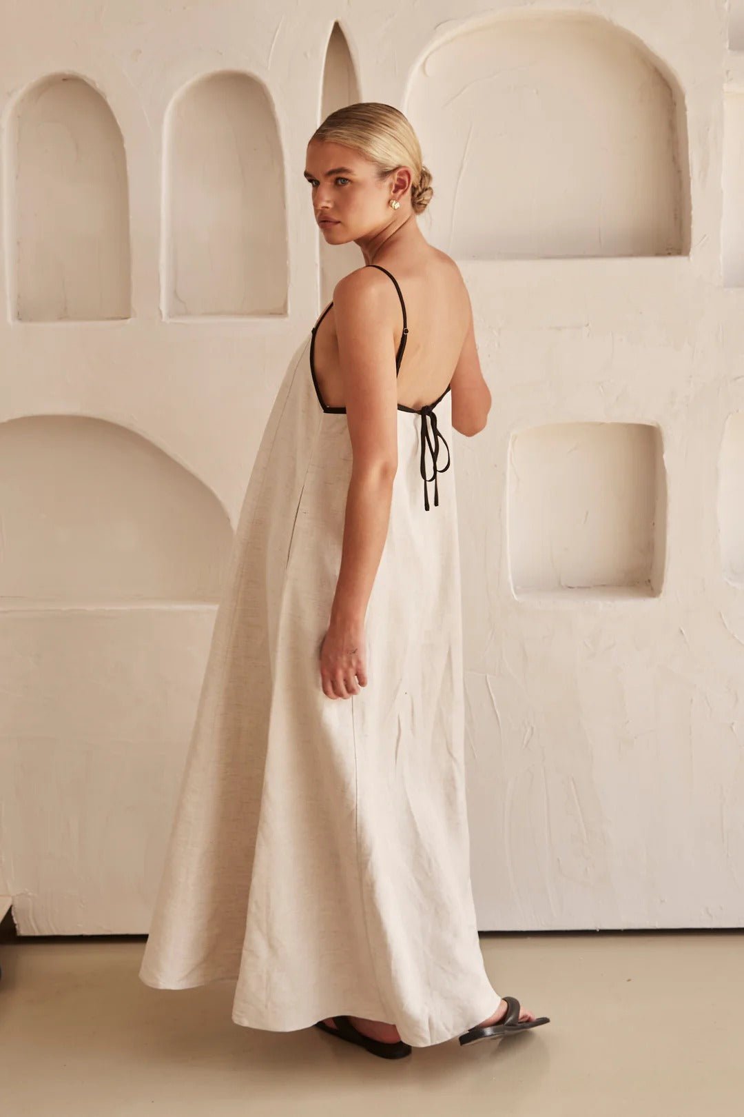 Sophie | Abito lungo da donna con spalline regolabili e rifiniture a contrasto