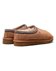 UGG Tasman Camel ciabatte chiuse uomo e donna in pelle scamosciata e montone cammello, dettaglio suola