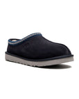 UGG Tasman Black ciabatte chiuse uomo e donna in pelle scamosciata e montone nero, vista frontale