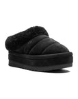 UGG Tazzlita Black ciabatte uomo e donna in pelle scamosciata e montone nero, dettaglio suola