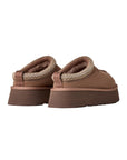 UGG Tazz Rocky Oak ciabatte platform donna in pelle scamosciata e montone marrone quercia, dettaglio suola