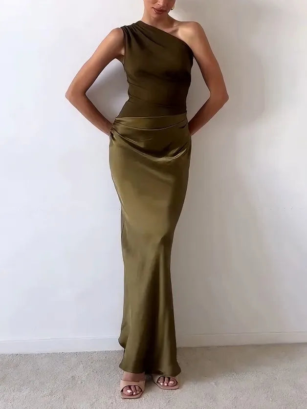 Abito lungo da festa elegante da donna con spalla scoperta e collo plissettato