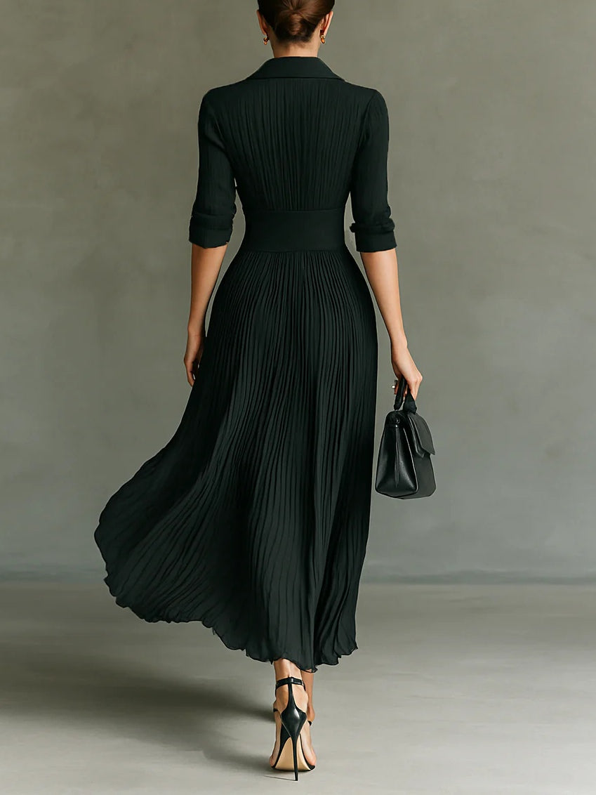 Abito lungo da donna elegante con collo a rever e vita plissettata