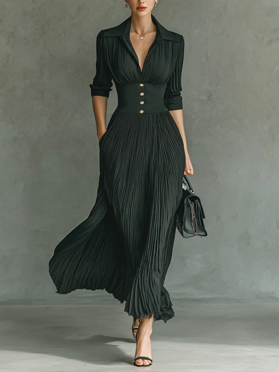Abito lungo da donna elegante con collo a rever e vita plissettata