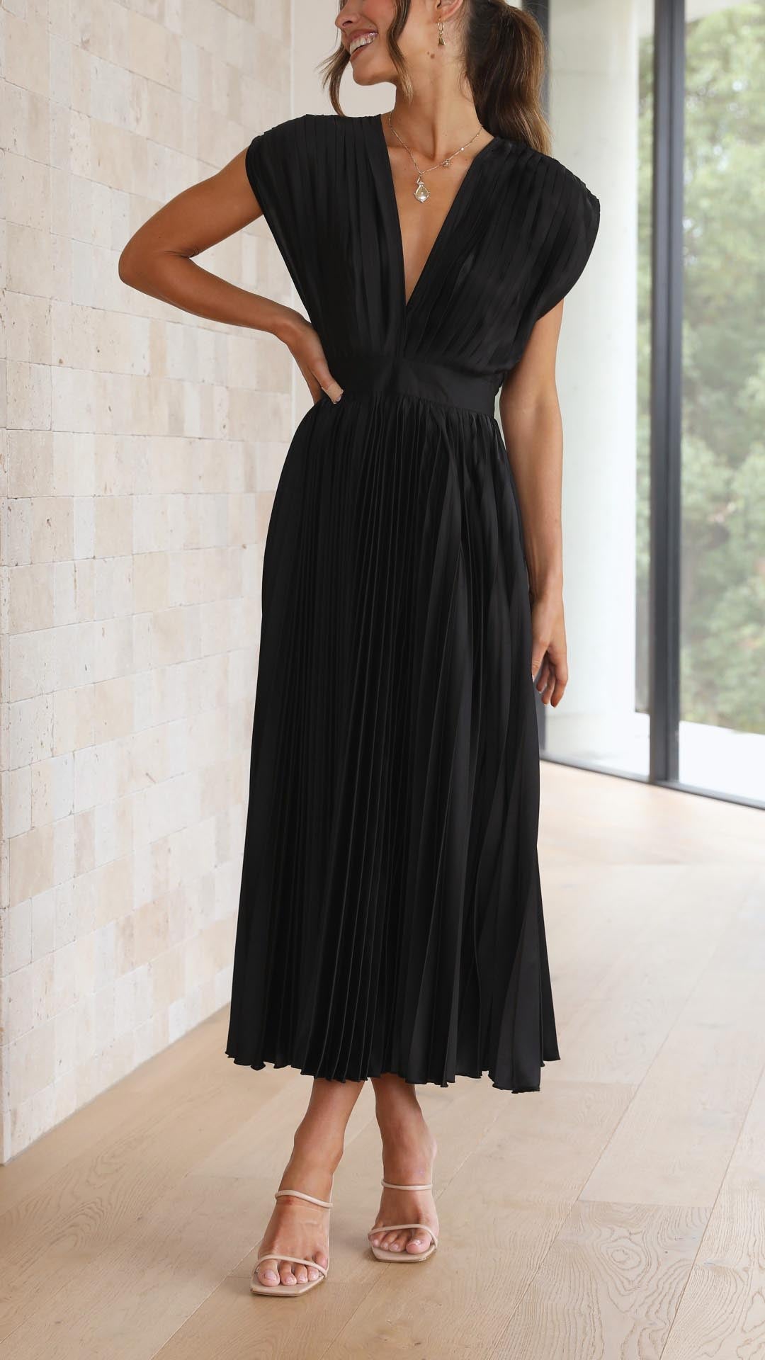 Abito lungo elegante plissettato da donna