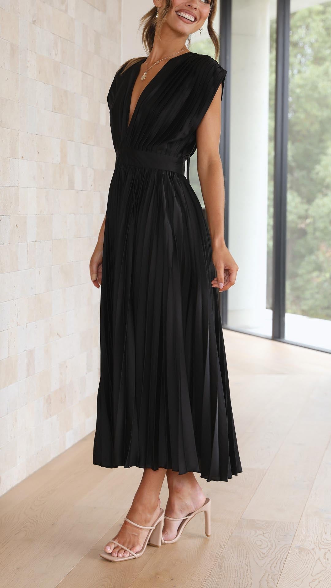 Abito lungo elegante plissettato da donna