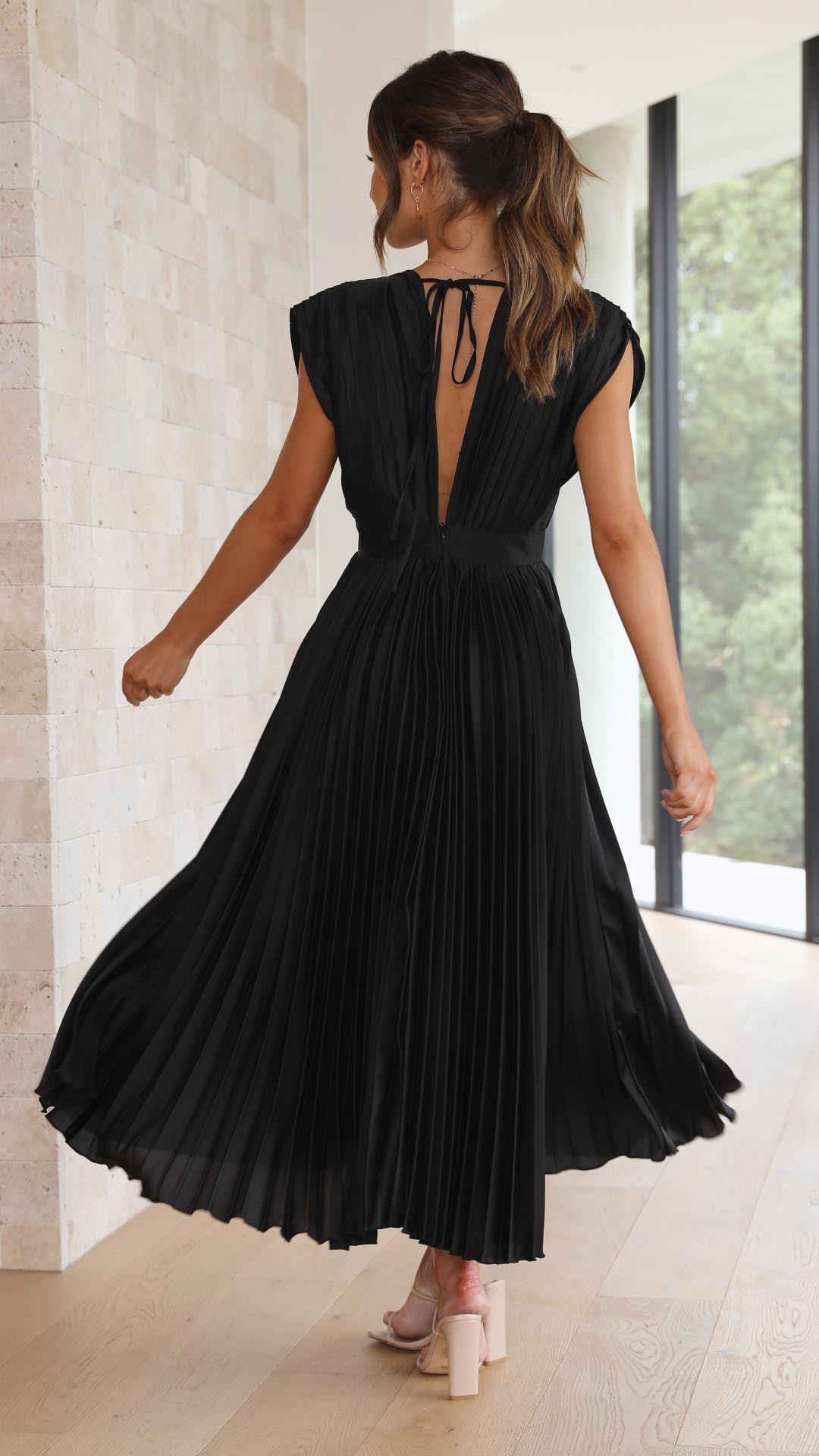 Abito lungo elegante plissettato da donna
